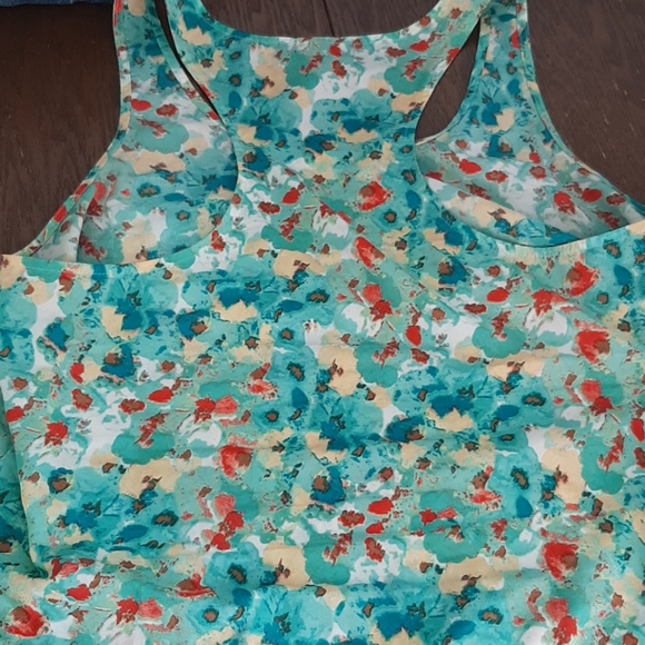 Tanktop - Picture 2 of 2